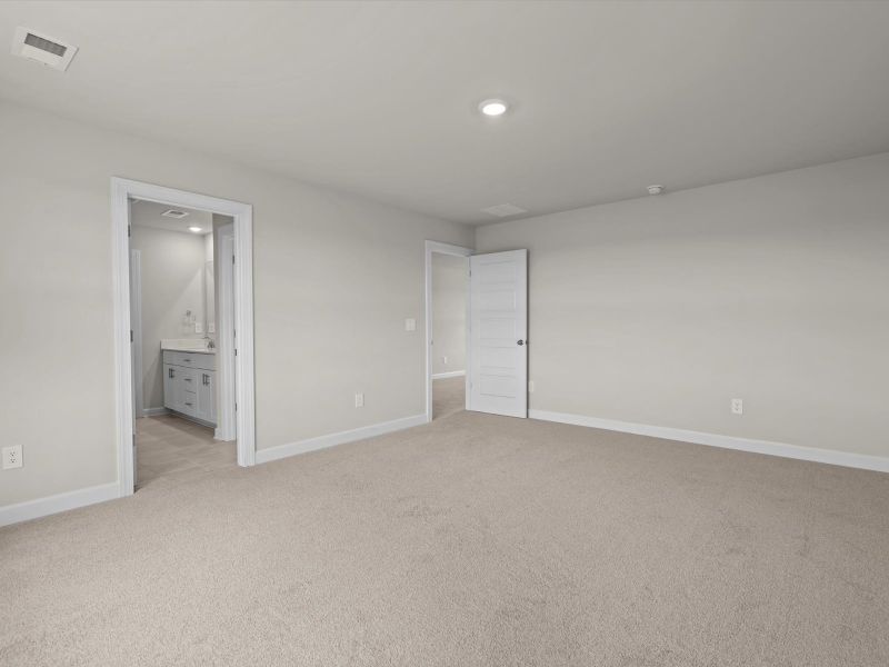 Spacious, unfurnished interior of a new home in Wexford Park, Fountain Inn (Image 14).