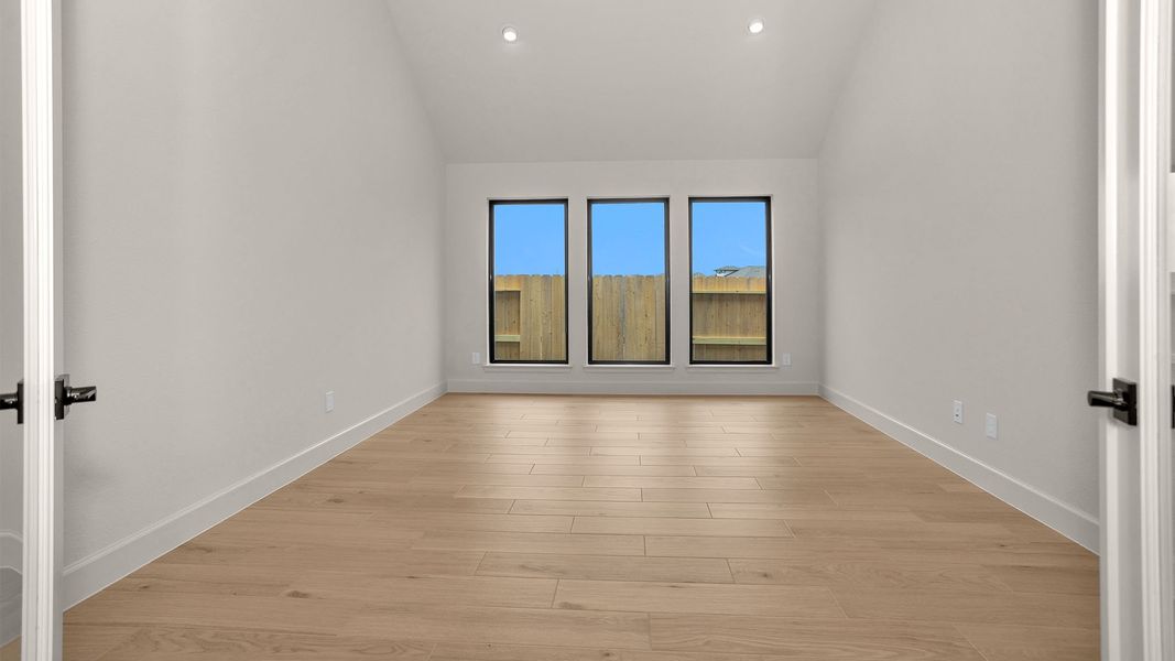 Spacious, unfurnished interior of a new home in Valencia, Manvel (Image 22).