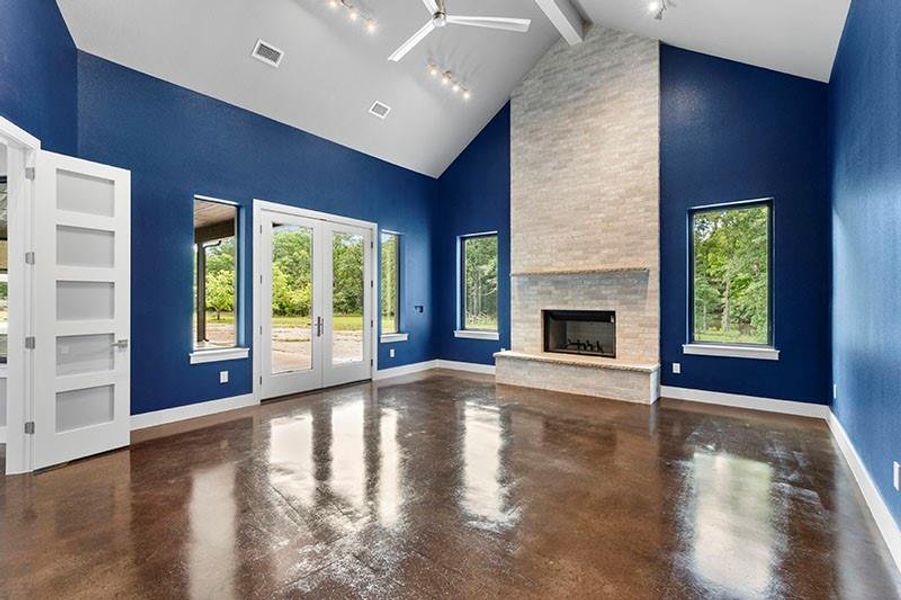 Spacious, unfurnished interior of a new home in , Sadler (Image 19).