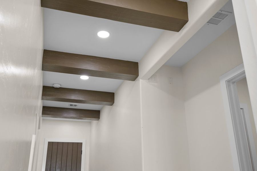 Close-up of interior finishes inside a home in Verdancia, El Paso (Image 20).