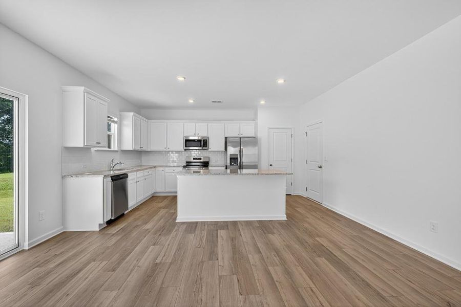 Spacious, unfurnished interior of a new home in Buice Lake, Acworth (Image 35).