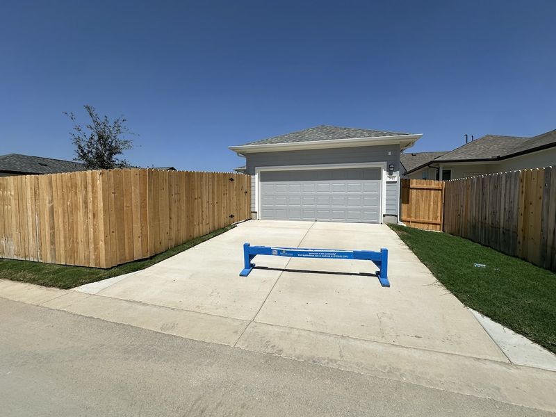 Exterior details and patio area of a home in Porter Country, Buda (Image 3).