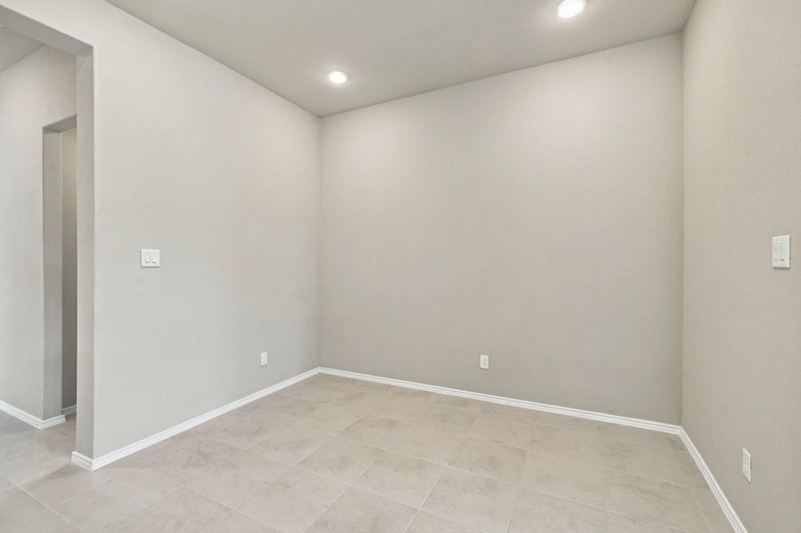 Spacious, unfurnished interior of a new home in Escondido, Magnolia (Image 17).