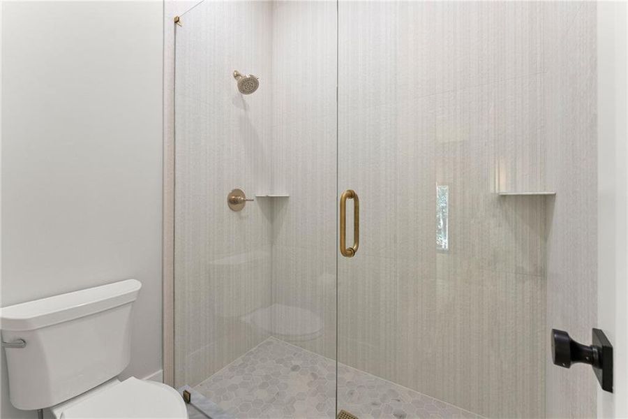 Image 86 of a home in .
