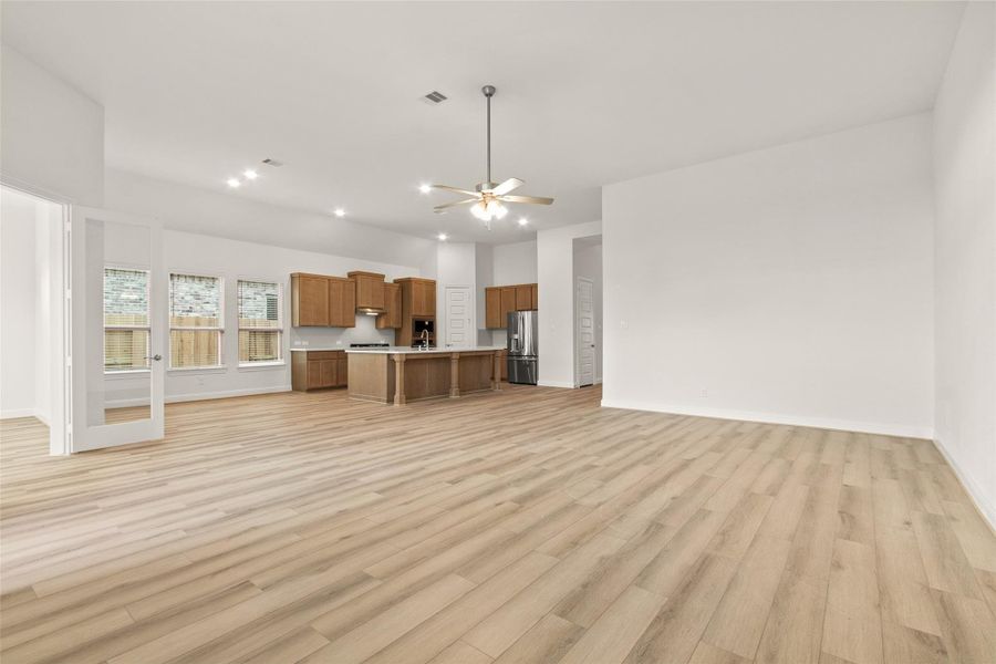 Spacious, unfurnished interior of a new home in Sundance Cove, Crosby (Image 22).