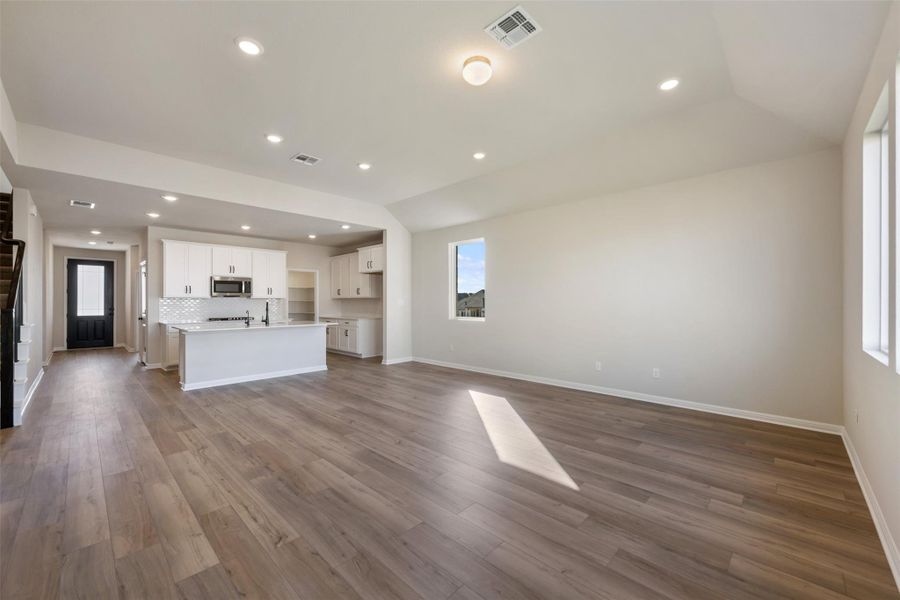 Representative images and renderings are for illustrative purposes. Actual structural options and design finishes of home may vary.