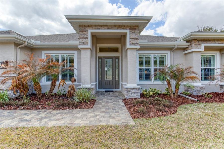 Exterior details and patio area of a home in , Ormond Beach (Image 35).