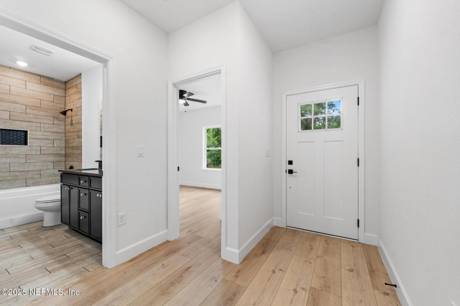 Spacious, unfurnished interior of a new home in , Jacksonville (Image 18).