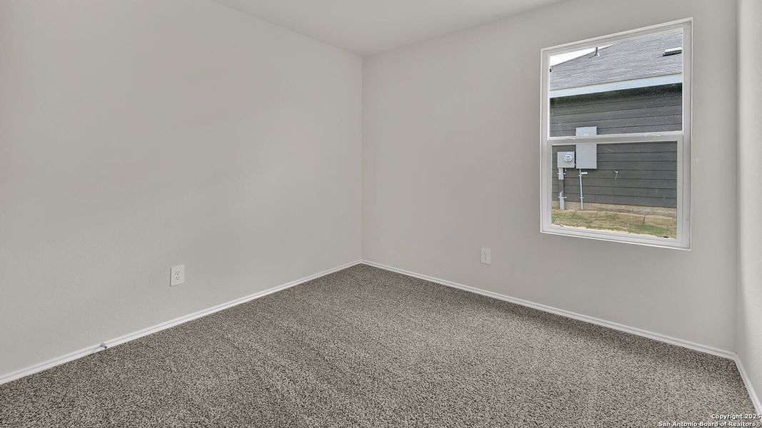 Spacious, unfurnished interior of a new home in Ladera, Luling (Image 16).