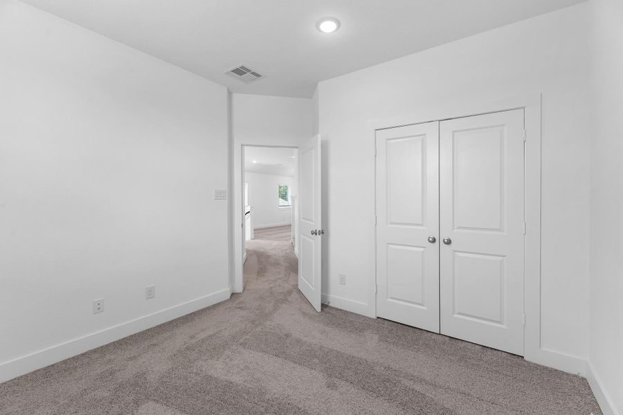 Spacious, unfurnished interior of a new home in Venetian Pines, Conroe (Image 25).