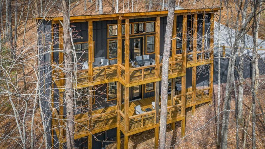 Condo located in Morganton, GA showcasing its design and architecture (Image 3).