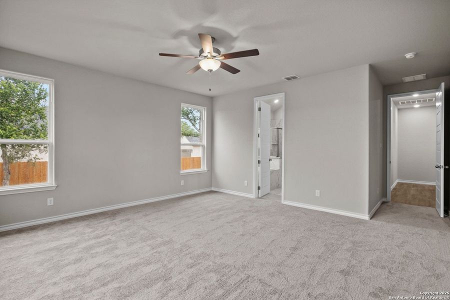 Spacious, unfurnished interior of a new home in Potranco Oaks, Castroville (Image 43).