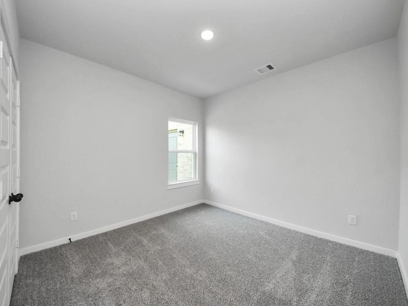 Spacious, unfurnished interior of a new home in River Ranch Meadows, Dayton (Image 25).