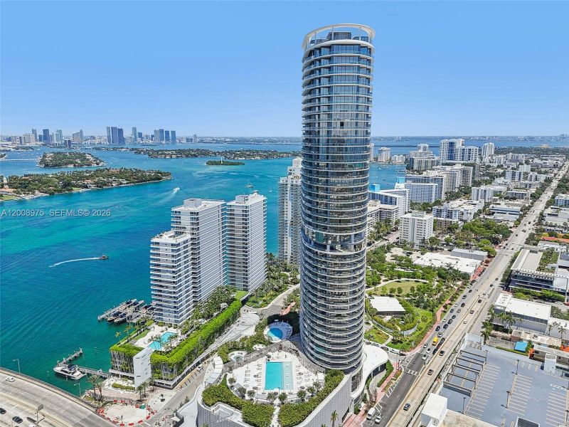 Condo located in Miami Beach, FL showcasing its design and architecture (Image 19).