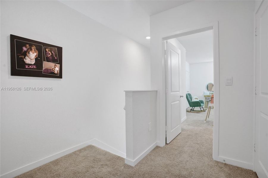 Spacious, unfurnished interior of a new home in Sebastian Isles, Florida City (Image 22).