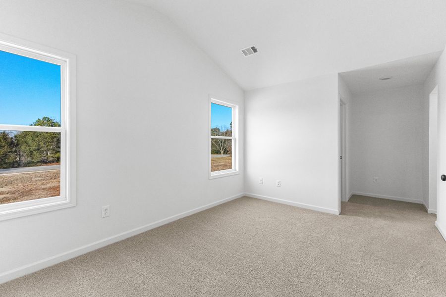 Spacious, unfurnished interior of a new home in Standing Oaks, Senoia (Image 37).