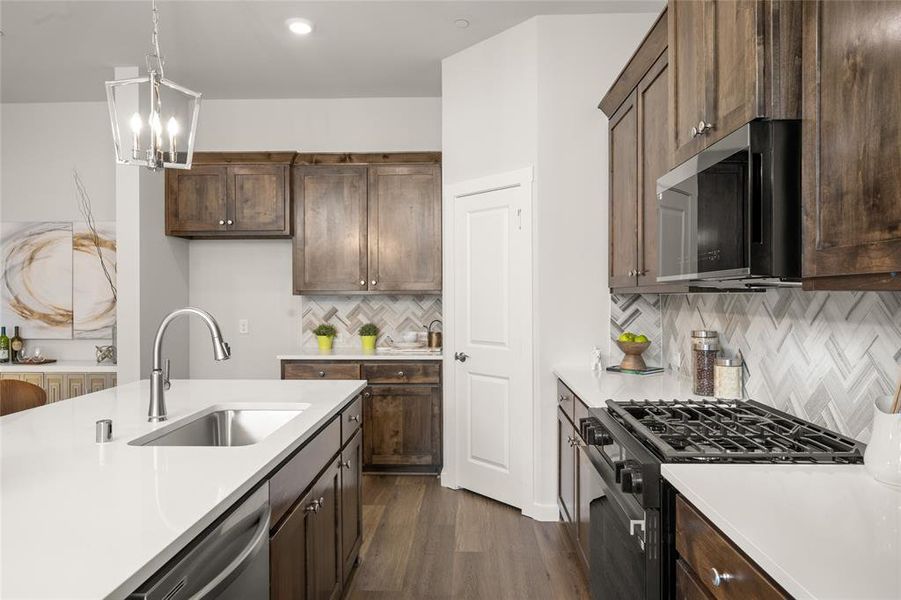 2621 St Helena- Kitchen-3 2621 St Helena- Kitchen-3