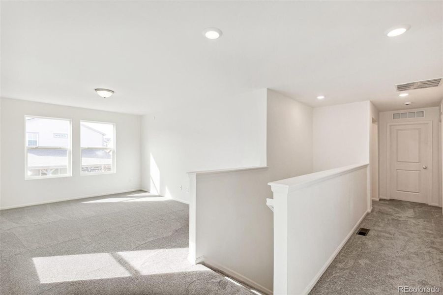 Spacious, unfurnished interior of a new home in Turnberry, Commerce City (Image 14).