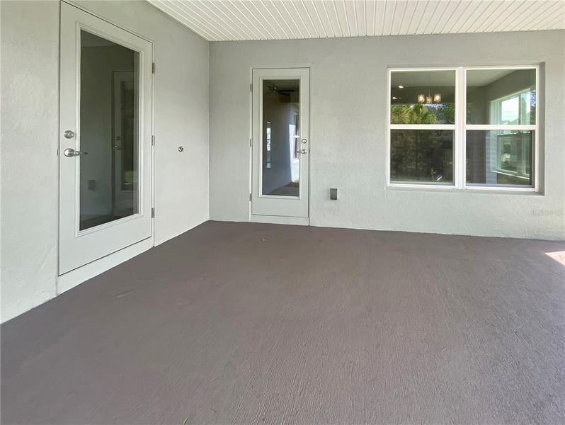 Exterior details and patio area of a home in , St. Cloud (Image 15).