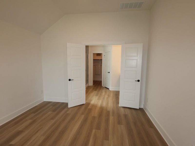 Spacious, unfurnished interior of a new home in Lago Mar, Santa Fe (Image 19).