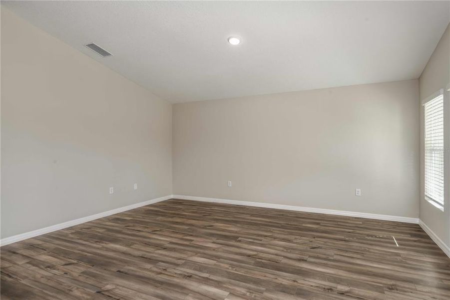 Spacious, unfurnished interior of a new home in Crosswinds, Haines City (Image 16).