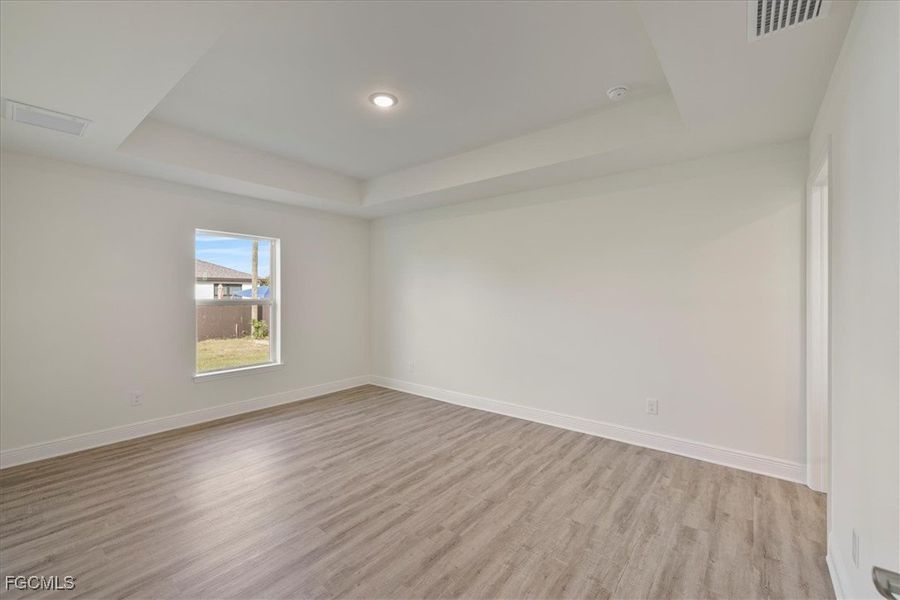 Spacious, unfurnished interior of a new home in Cape Coral, Cape Coral (Image 22).