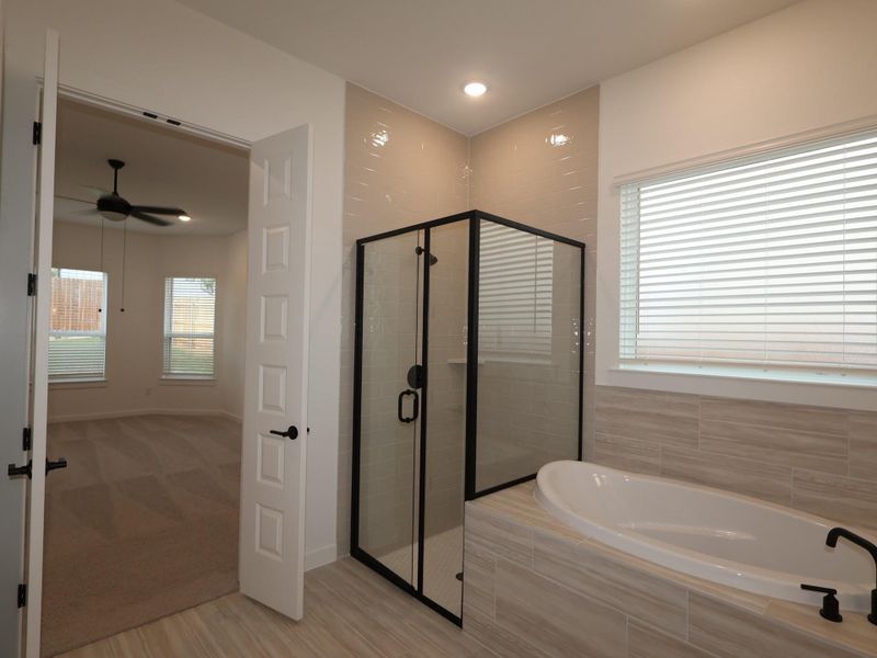 Furnished interior view inside a new home in Edgewood, Leander (Image 9).