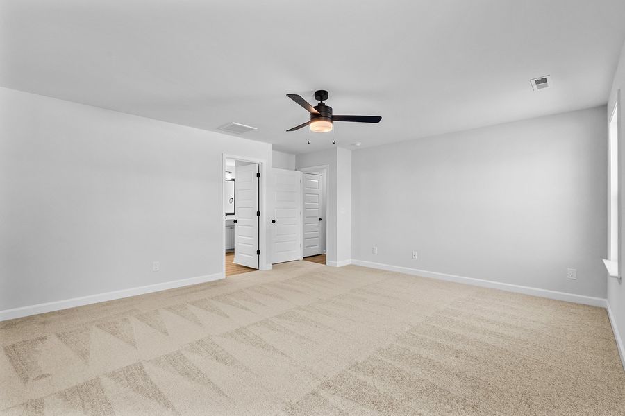 Spacious, unfurnished interior of a new home in Hanes Lake, Winston-Salem (Image 29).
