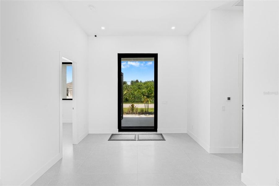 Spacious, unfurnished interior of a new home in , Port Charlotte (Image 73).