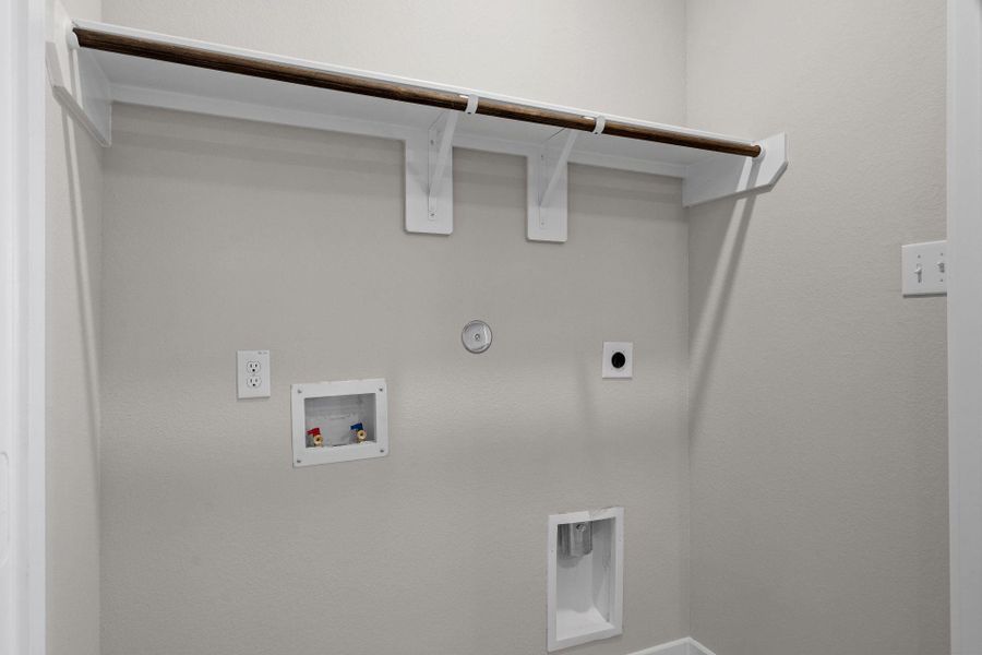 Spacious, unfurnished interior of a new home in Westridge Cove, Panorama Village (Image 22).