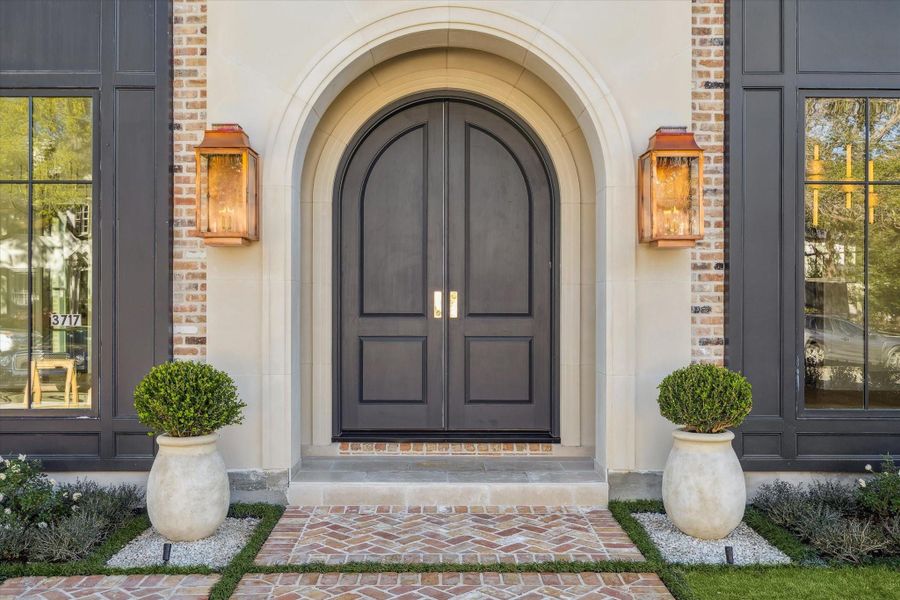 Exterior details and patio area of a home in , Houston (Image 29).