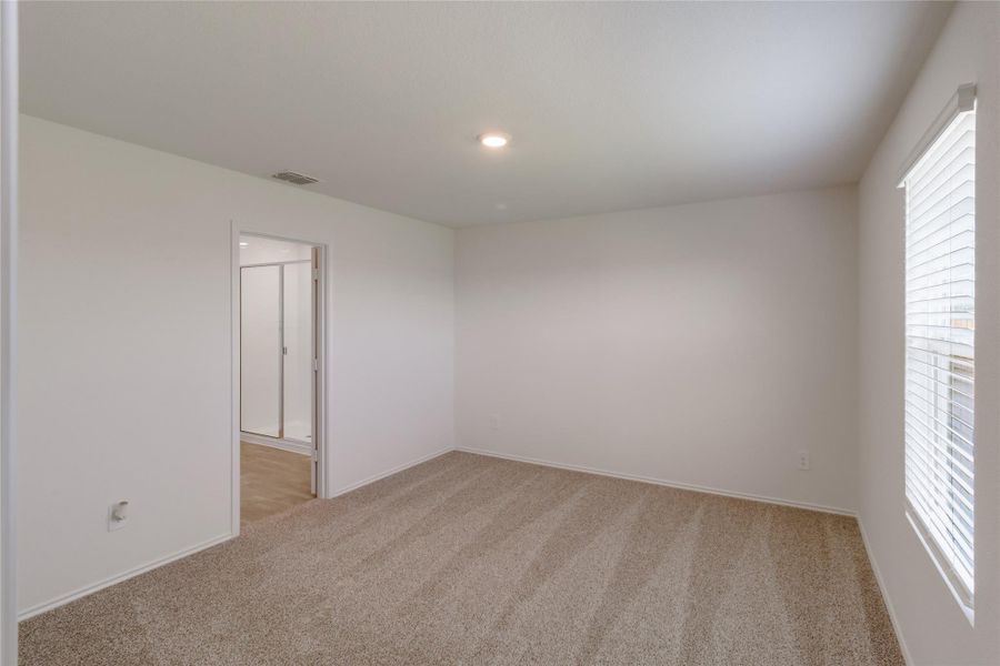 Spacious, unfurnished interior of a new home in Watermill, Uhland (Image 12).
