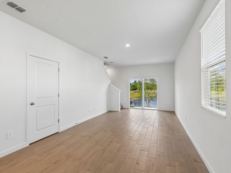 Spacious, unfurnished interior of a new home in The District at Oakleaf - The Commons, Middleburg (Image 10).