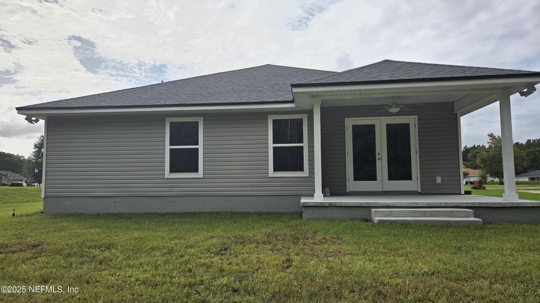 Exterior details and patio area of a home in , Callahan (Image 3).
