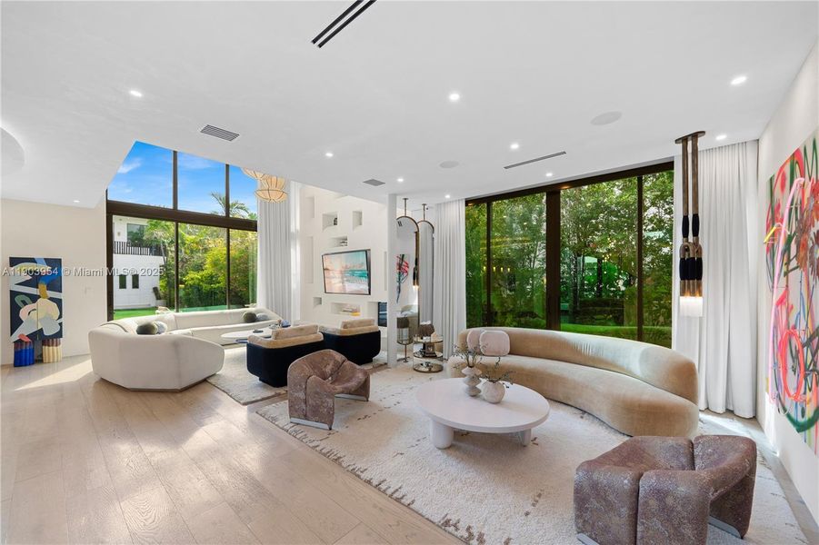 Furnished interior view inside a new home in , Miami Beach (Image 83).
