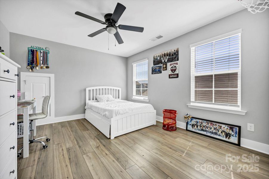 Furnished interior view inside a new home in , Columbia (Image 25).