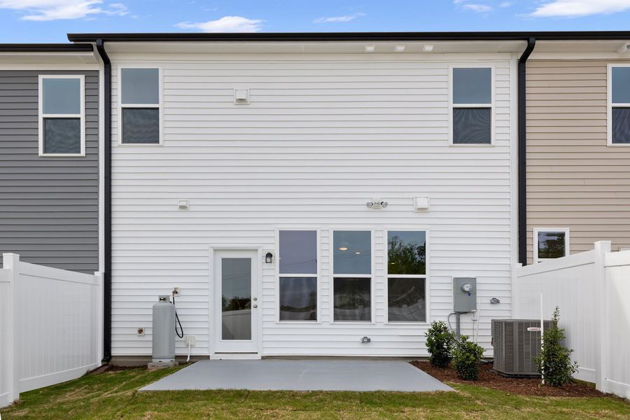 Representative exterior details of a home built from the The Juniper by RobuckHomes in Kennebec Crossing, Angier (Image 55).