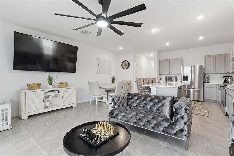 Furnished interior view inside a new home in , Apollo Beach (Image 14).