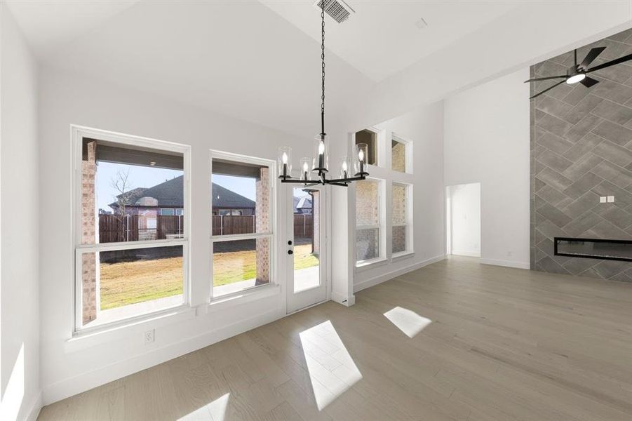 Spacious, unfurnished interior of a new home in Edgewood Creek, Celina (Image 24).