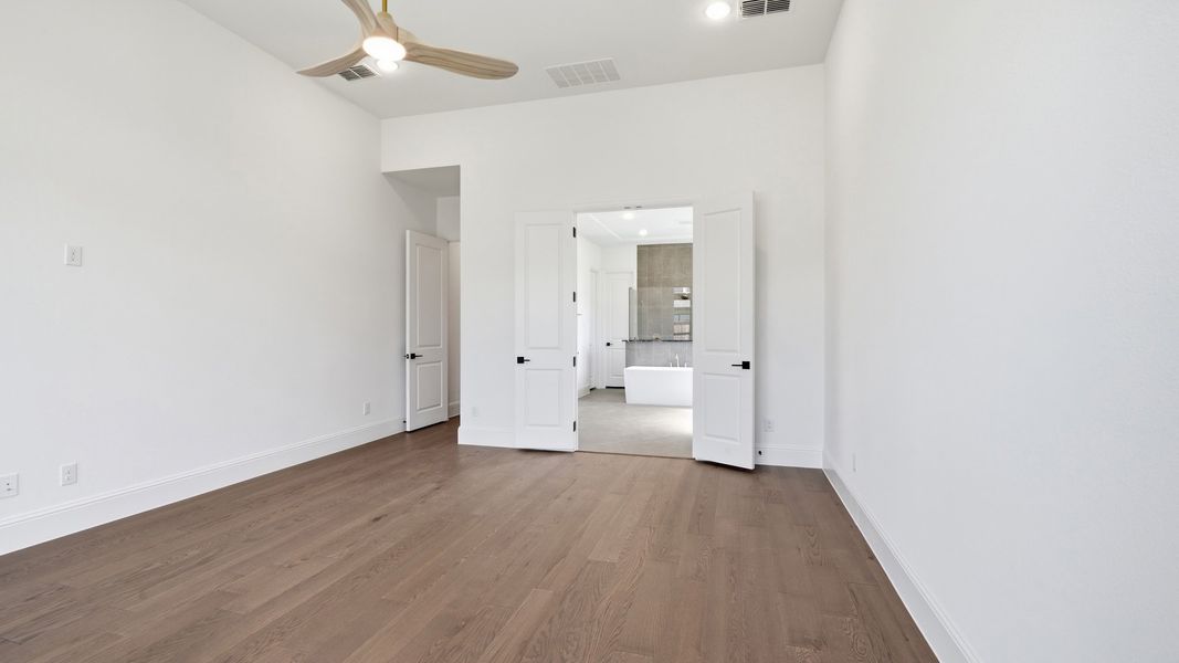 Spacious, unfurnished interior of a new home in Star Trail, Prosper (Image 23).
