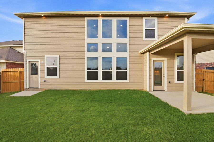 Exterior details and patio area of a home in , Fresno (Image 4).