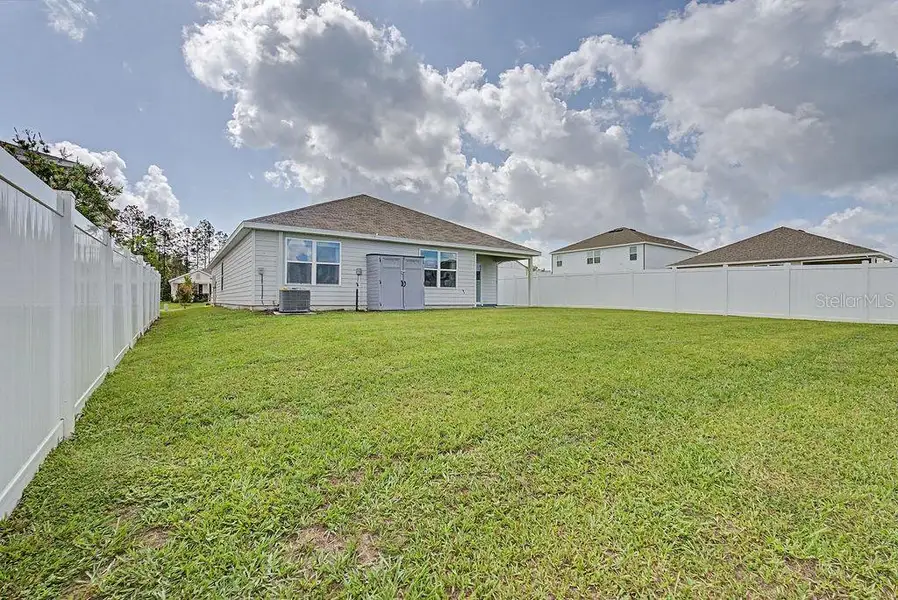 Exterior details and patio area of a home in , Alachua (Image 4).