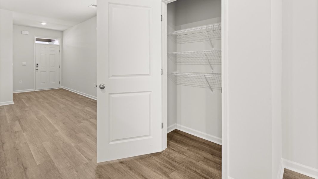 Spacious, unfurnished interior of a new home in Captain's Corner, Grovetown (Image 11).