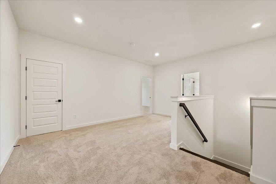 Spacious, unfurnished interior of a new home in Brooks Pond, Cumming (Image 30).