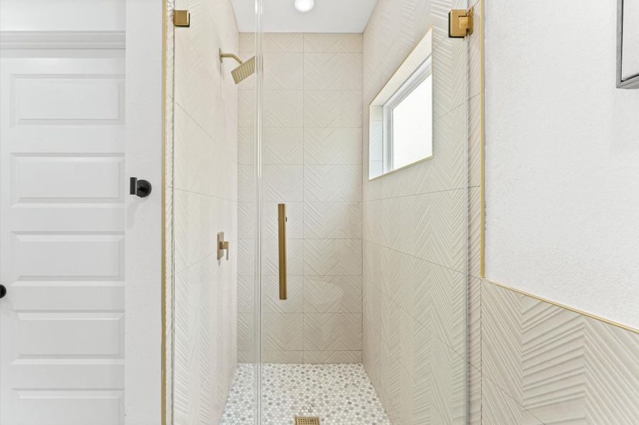 Master shower. Master shower.