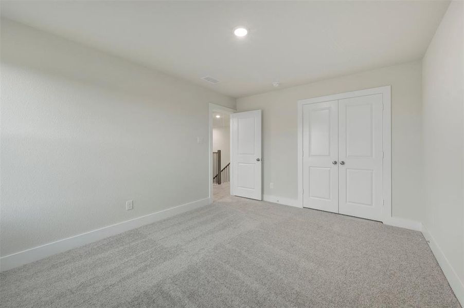 Spacious, unfurnished interior of a new home in Chaparral Park, Oak Point (Image 17).