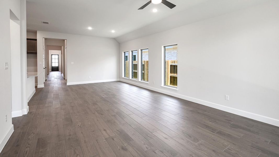 Spacious, unfurnished interior of a new home in 6 Creeks, Kyle (Image 19).