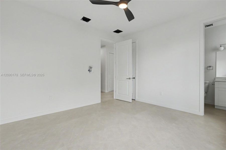 Spacious, unfurnished interior of a new home in , Oakland Park (Image 27).