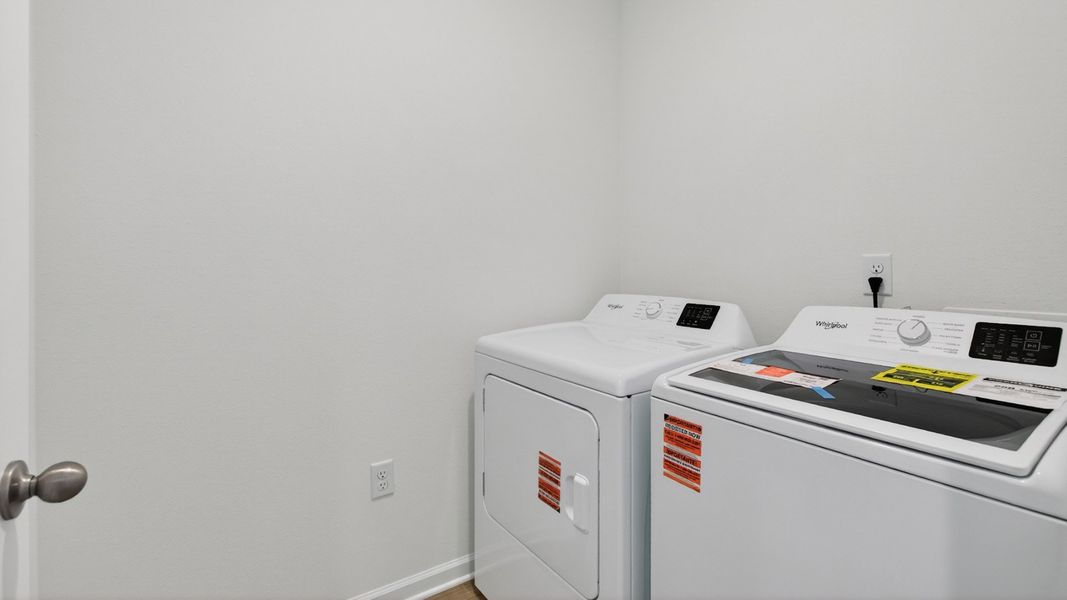 Representative interior finishes for a home built from the Elston+ by D.R. Horton in Diamond Springs, Jacksonville (Image 10).