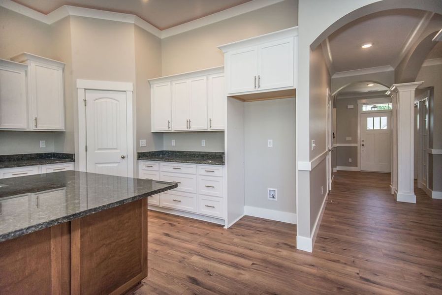 Representative unfurnished interior of a home built from the Beaumont Elite by Enchanted Homes in Pointe Summit, Slater-Marietta (Image 44).